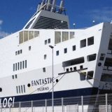 Ankunft der Fähre aus Sete in Südfrankreich im Fährhafen Tanger Med in Marokko
