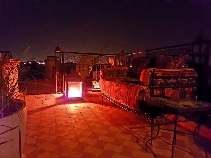 Ein guten Platz für Ihre Städtereise nach Marokk, die Dachterrasse im Riad La Maison Nomade