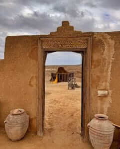 Eingang-Wüstencamp