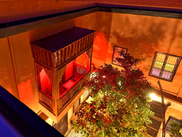 medina-whispers_innenhof-abend