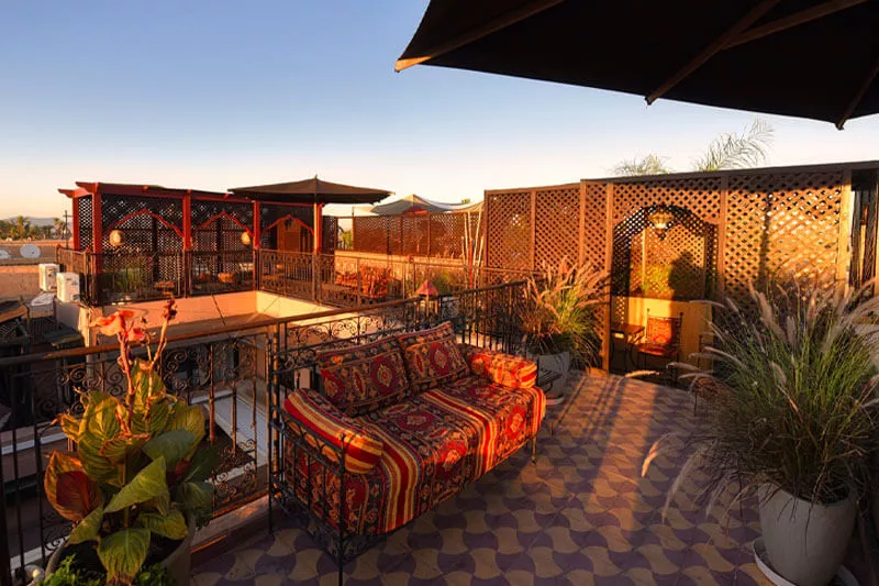 Dachterrasse Riad Marrakesch Dachterrasse mit marokkanischen Kissen Riad Marrakesch