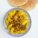 Hühnchen mit Kartoffeln u. Oliven Hühnchen mit Kartoffeln und Oliven, eine Spezialität der Restaurantküche des Riad La Maison Nomade in Marrakesch