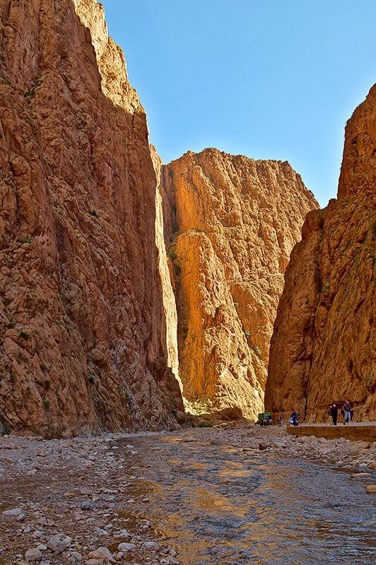ideales Kletterevier Todra-Schlucht an der Straße der 1000 Kasbahs