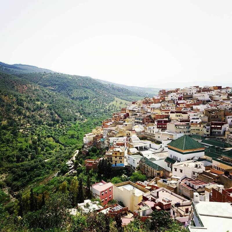 Moulay Idriss, ein Wallfahrtsort im Mittleren Atlas Wallfahrtsort Moulay Idriss im mittleren Atlas