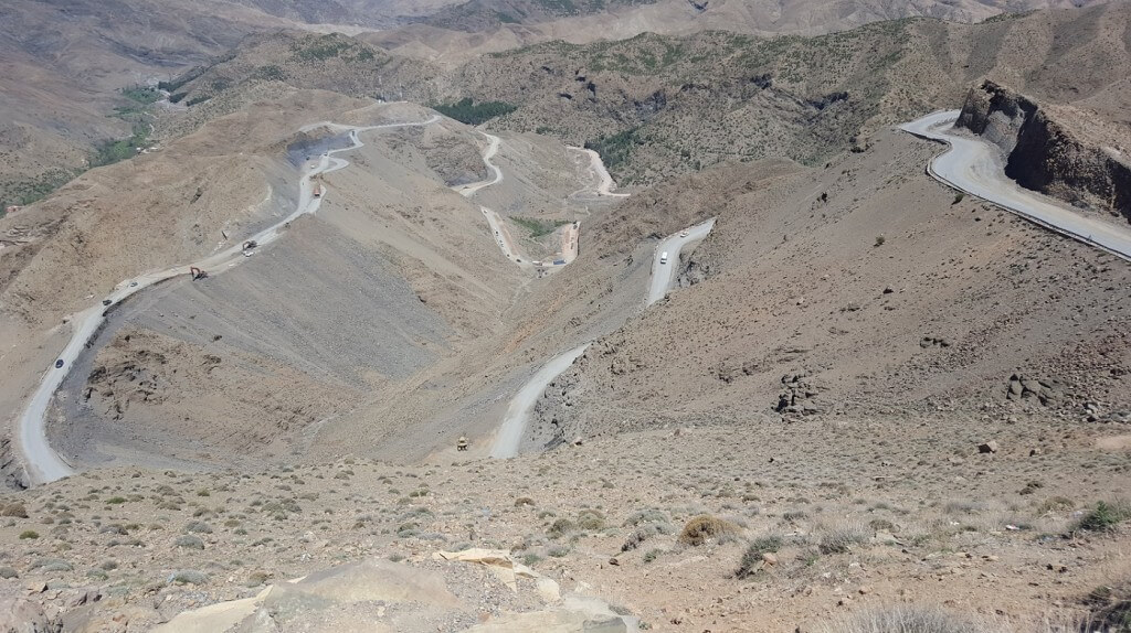 Zum Tischkapass auf 2300 m mit dem Hotel in Marrakesch La Maison Nomade